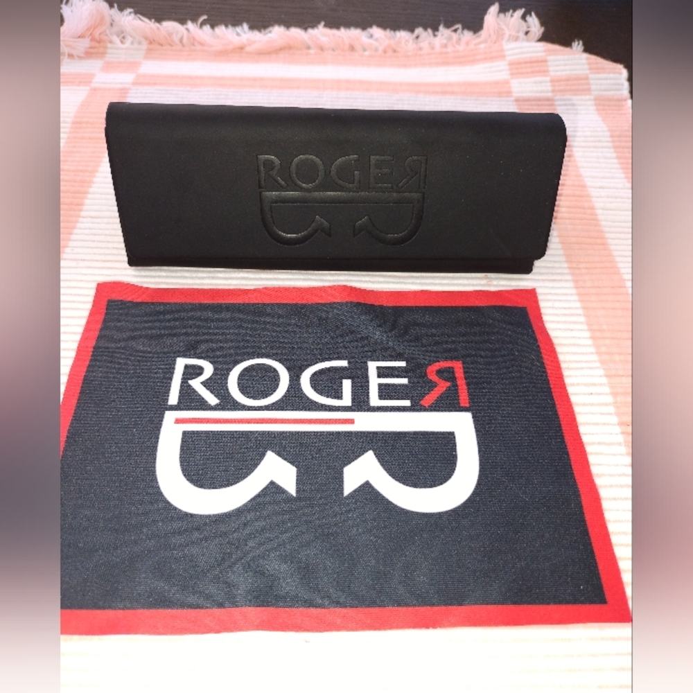 Bundle 3 🎉 Items $10-Roger Eyeglass Case w Cloth